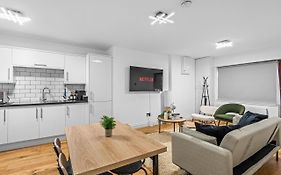 Londwell, Chic Hyde Park Mews House